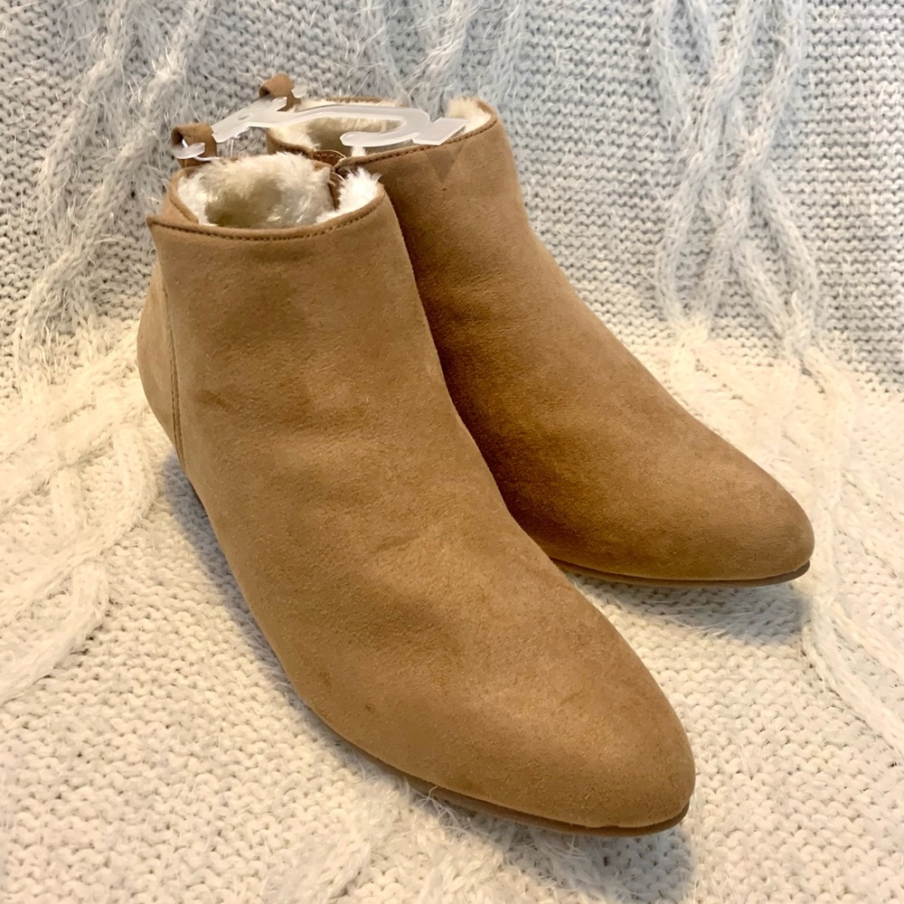 Old Navy Winter boots. BRAND NEW. Women’s size 9.